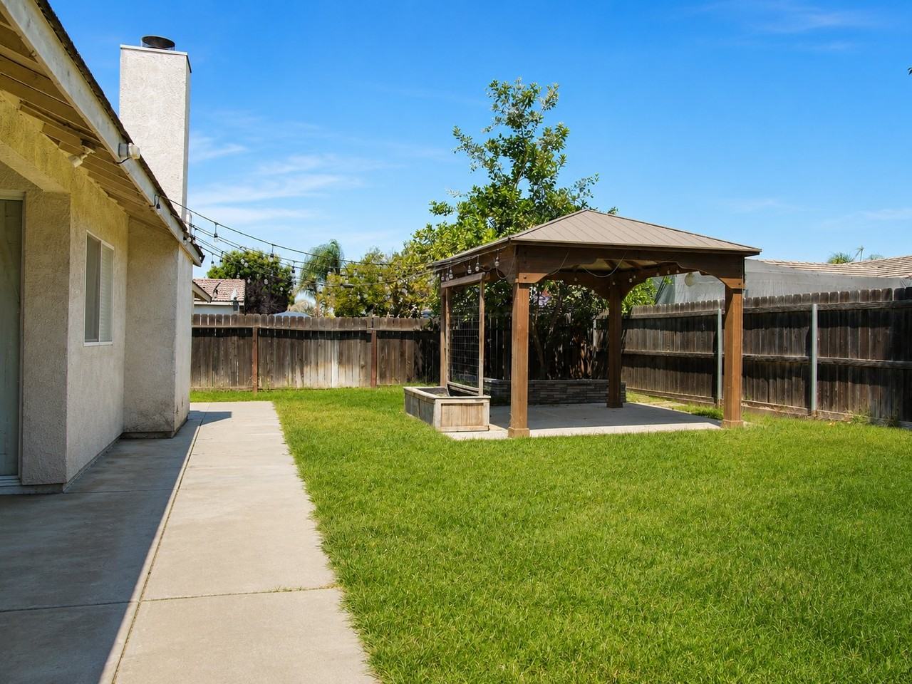 686 Wexford Ct - Photo 3 of 3