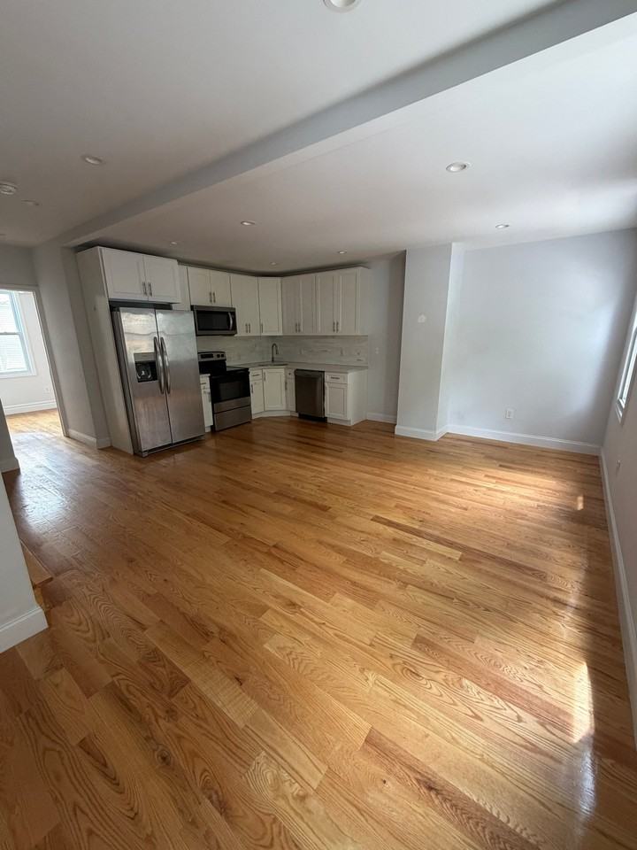 2760 Bainbridge Ave #2 - Photo 2 of 12
