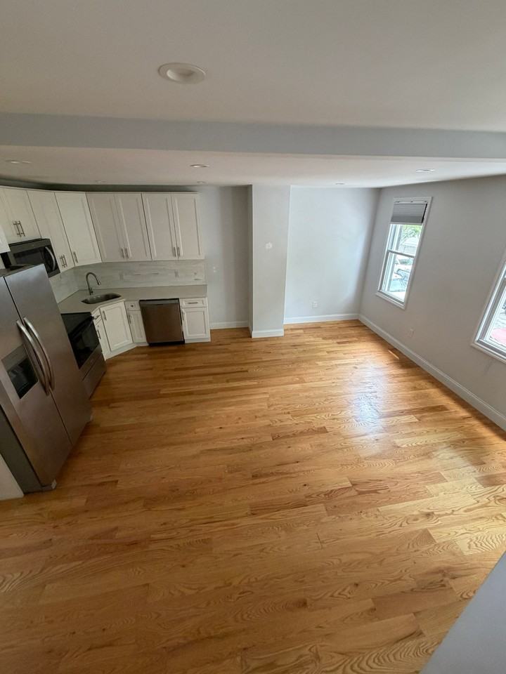 2760 Bainbridge Ave #2 - Photo 4 of 12