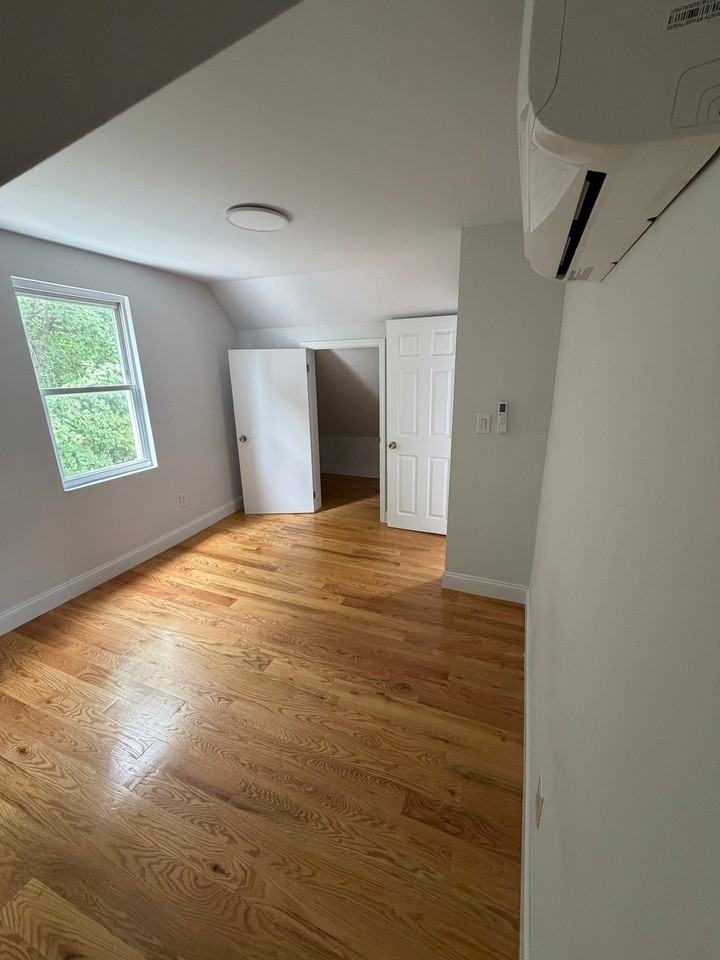 2760 Bainbridge Ave #2 - Photo 5 of 12