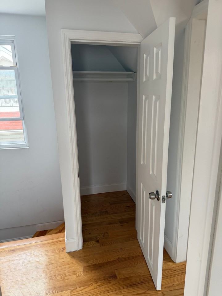 2760 Bainbridge Ave #2 - Photo 7 of 12