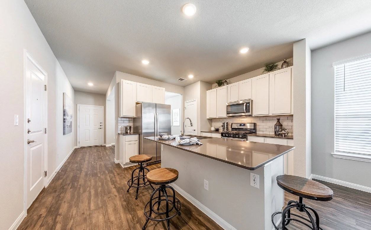 225 San Gabriel River Rd - Photo 3 of 9