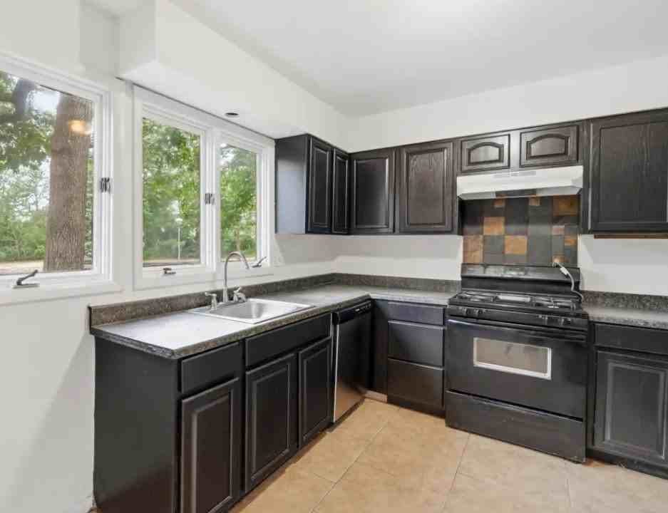 308 Cutty Ct - Photo 6 of 18