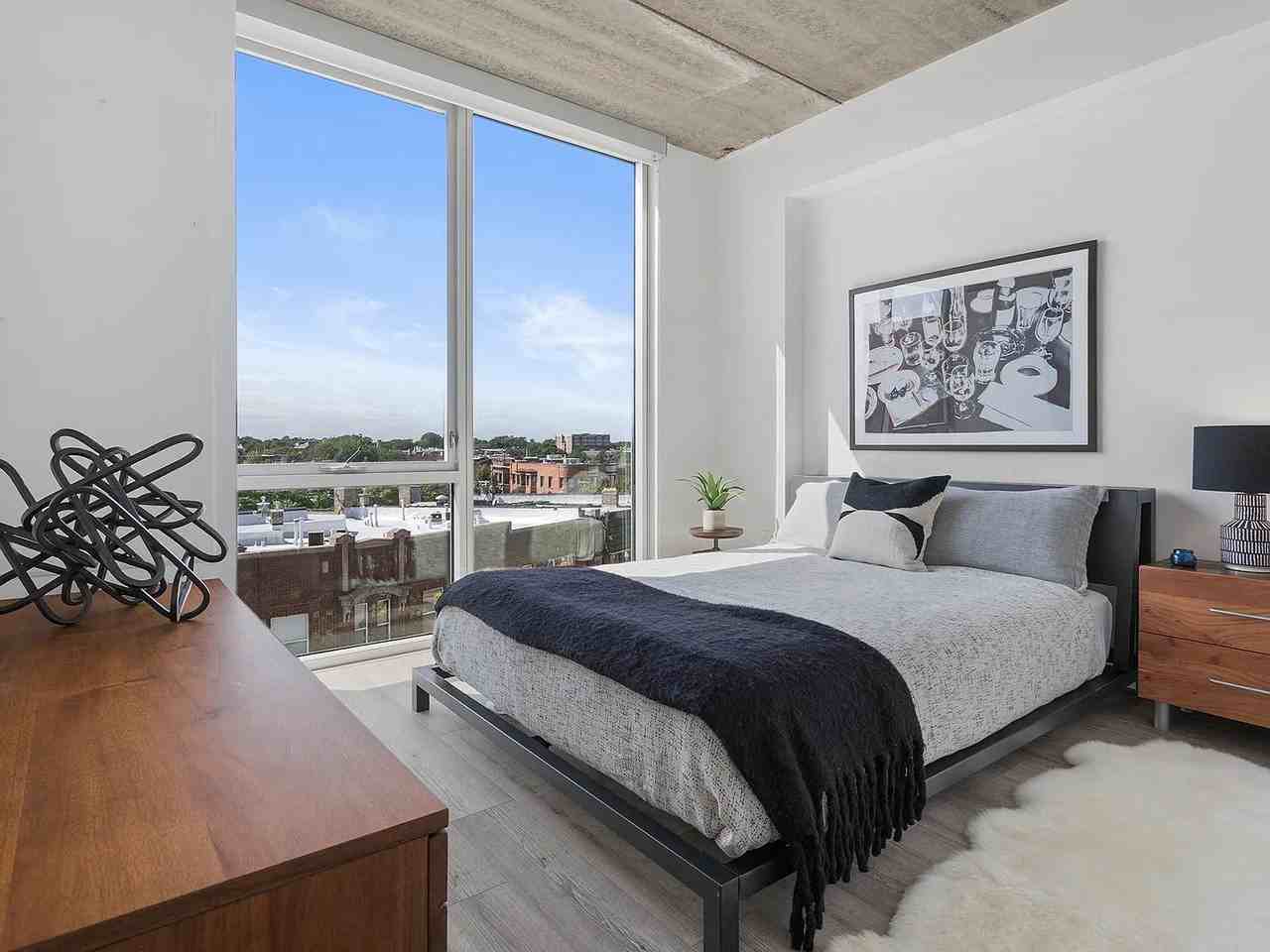 724 W Sheridan Rd - Photo 6 of 17