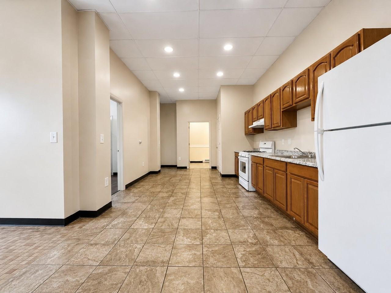 71 Catlin St #L20 - Photo 2 of 16