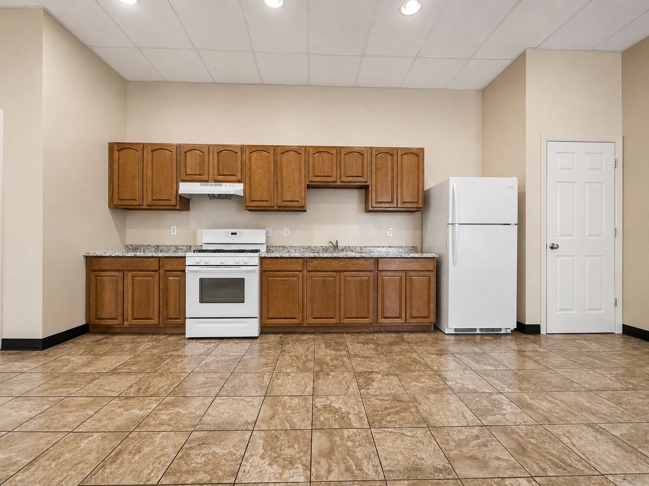 71 Catlin St #L20 - Photo 3 of 16