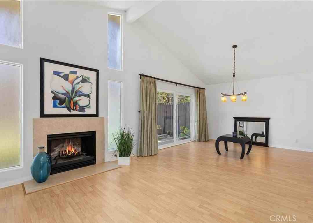 24851 Woodside Ln - Photo 3 of 15