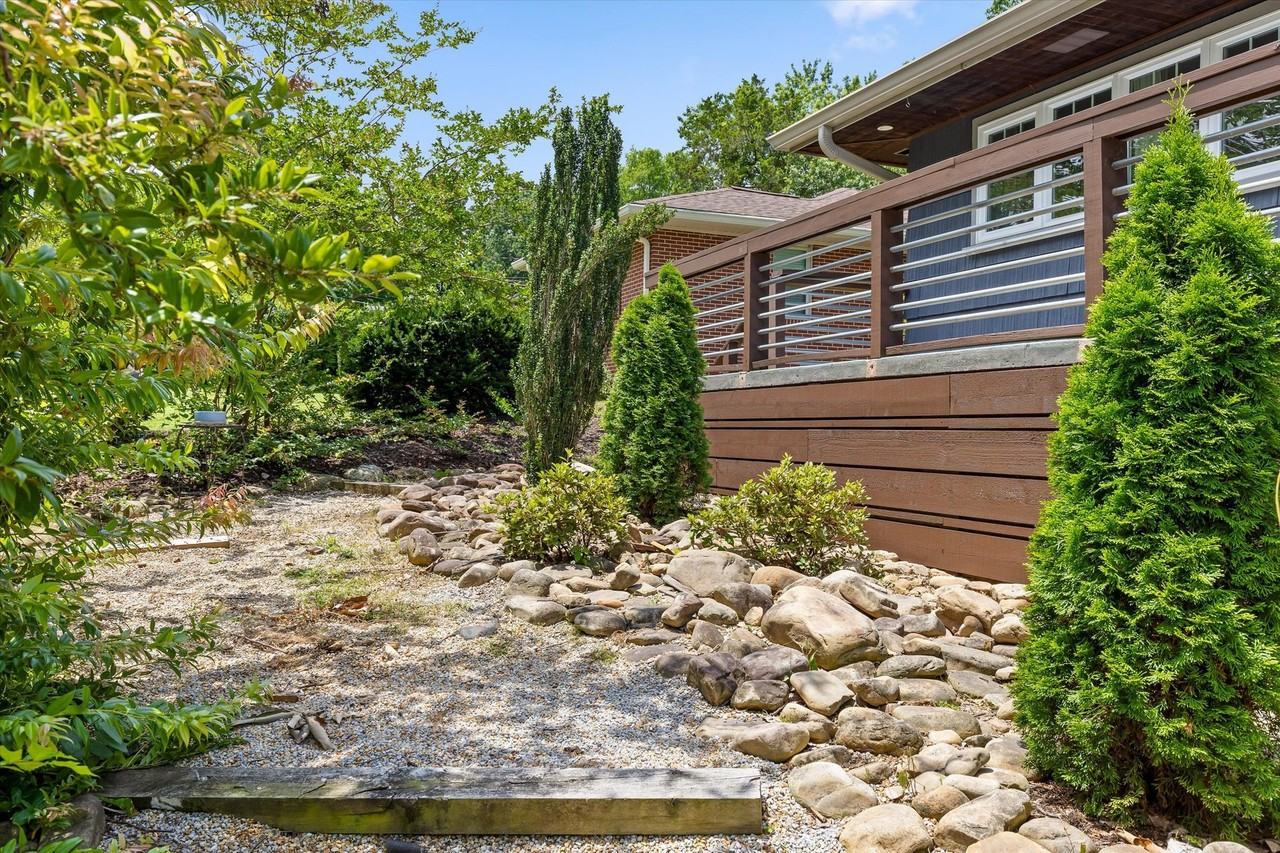 2931 Nurick Dr - Photo 4 of 19
