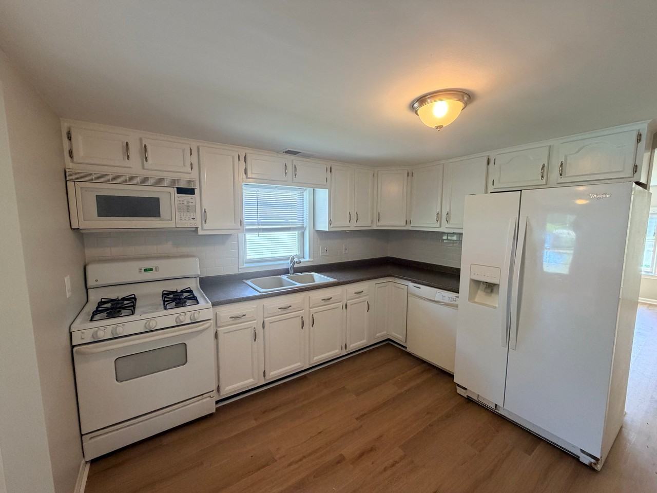 241 Kahl Ct - Photo 2 of 20