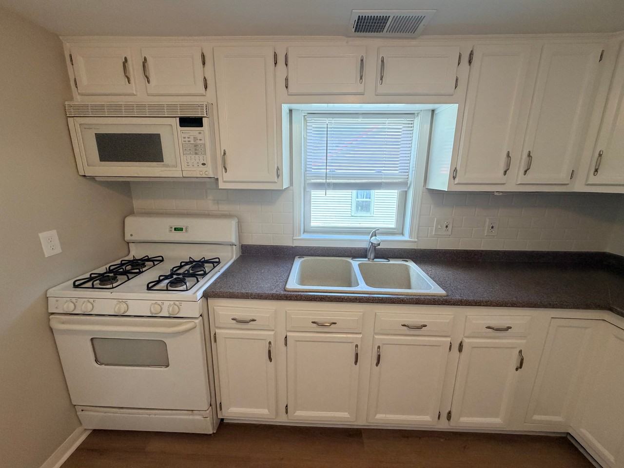 241 Kahl Ct - Photo 4 of 20