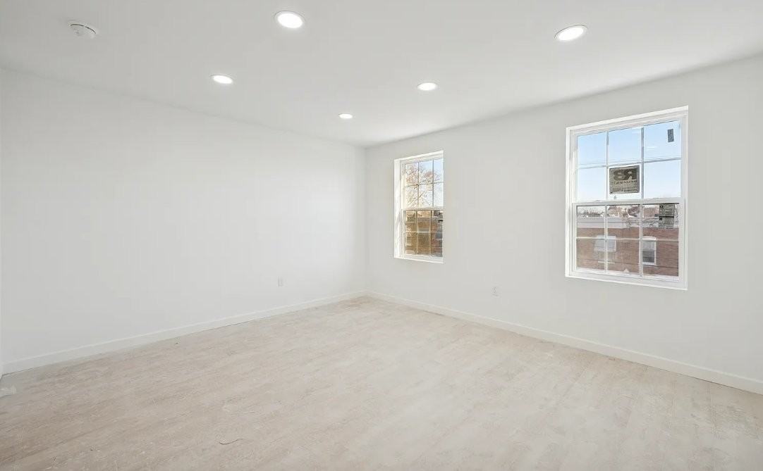 51 N Farson St - Photo 4 of 10