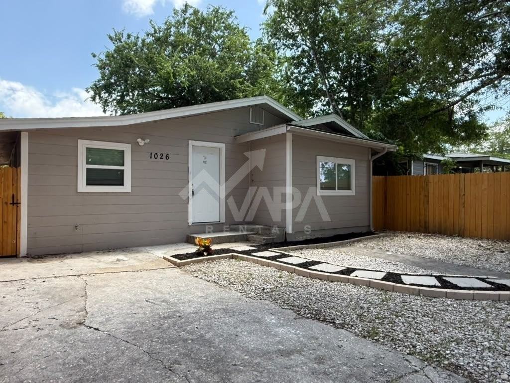 1026 Flanders Ave - Photo 2 of 16