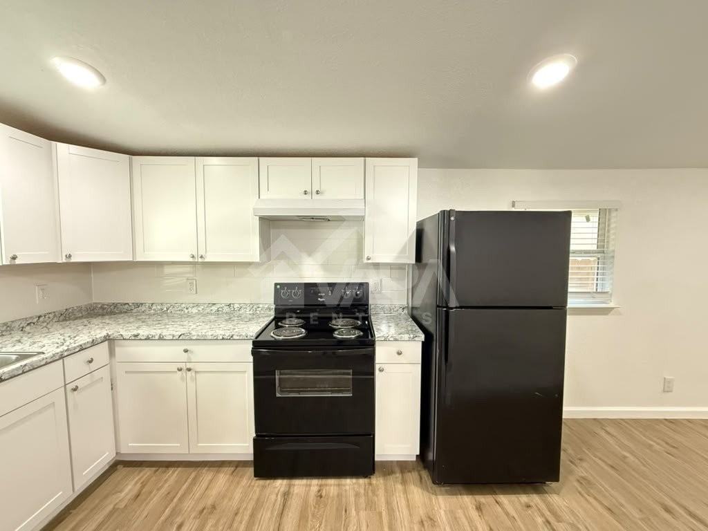 1026 Flanders Ave - Photo 3 of 16