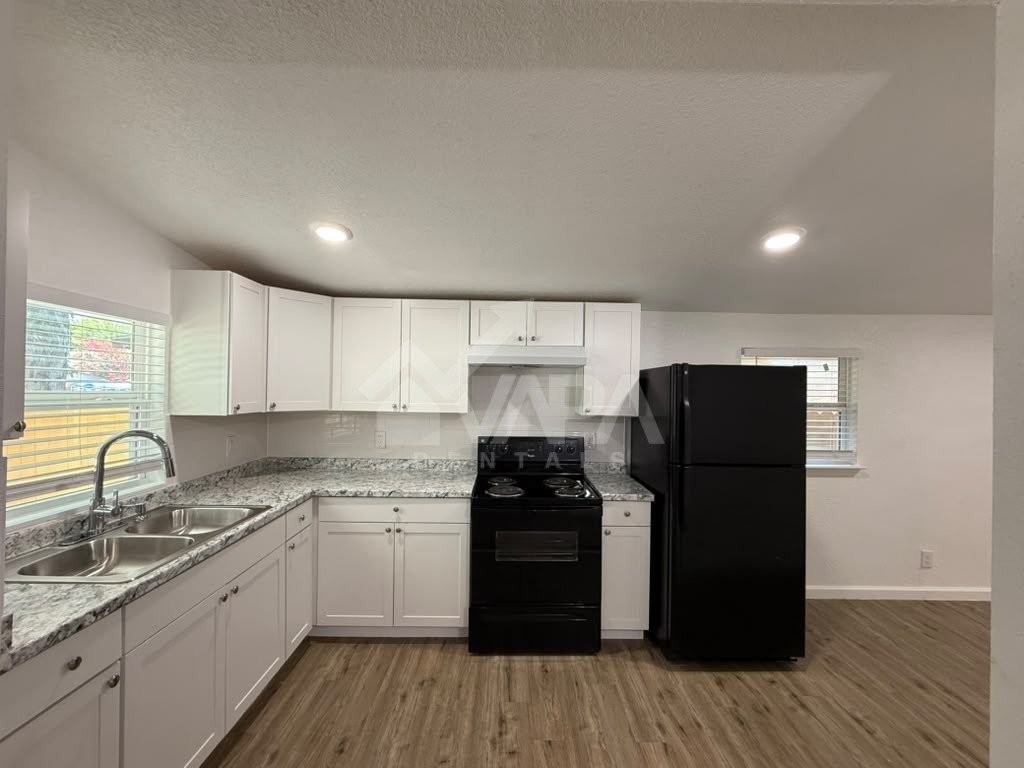 1026 Flanders Ave - Photo 4 of 16
