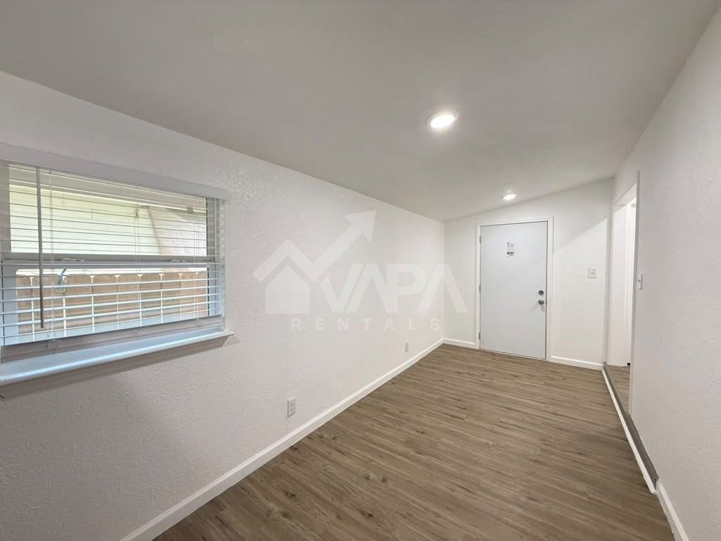 1026 Flanders Ave - Photo 7 of 16