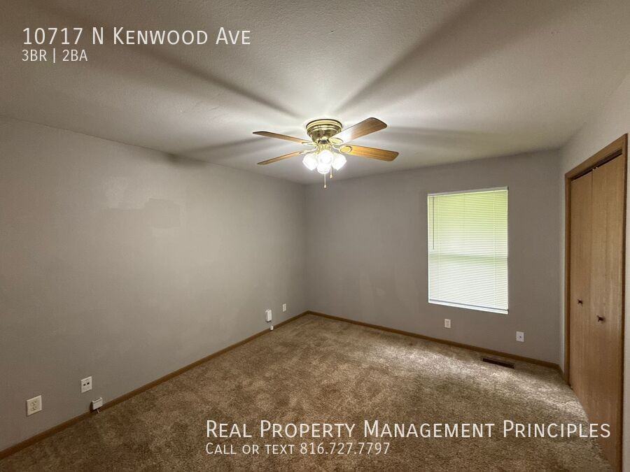 10717 N Kenwood Ave - Photo 6 of 15