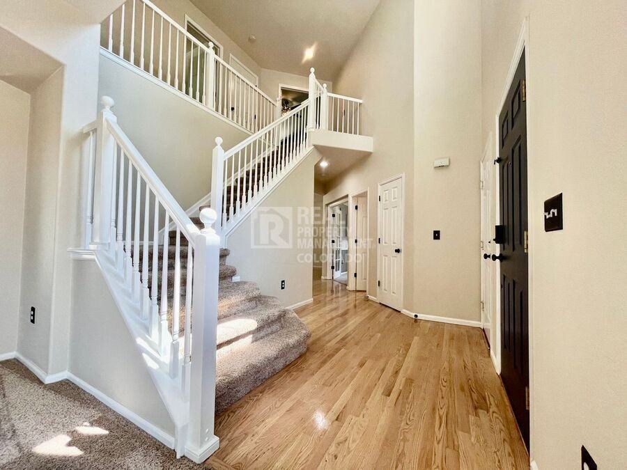 10302 Eastview St - Photo 3 of 22