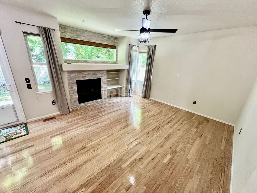 10302 Eastview St - Photo 4 of 22