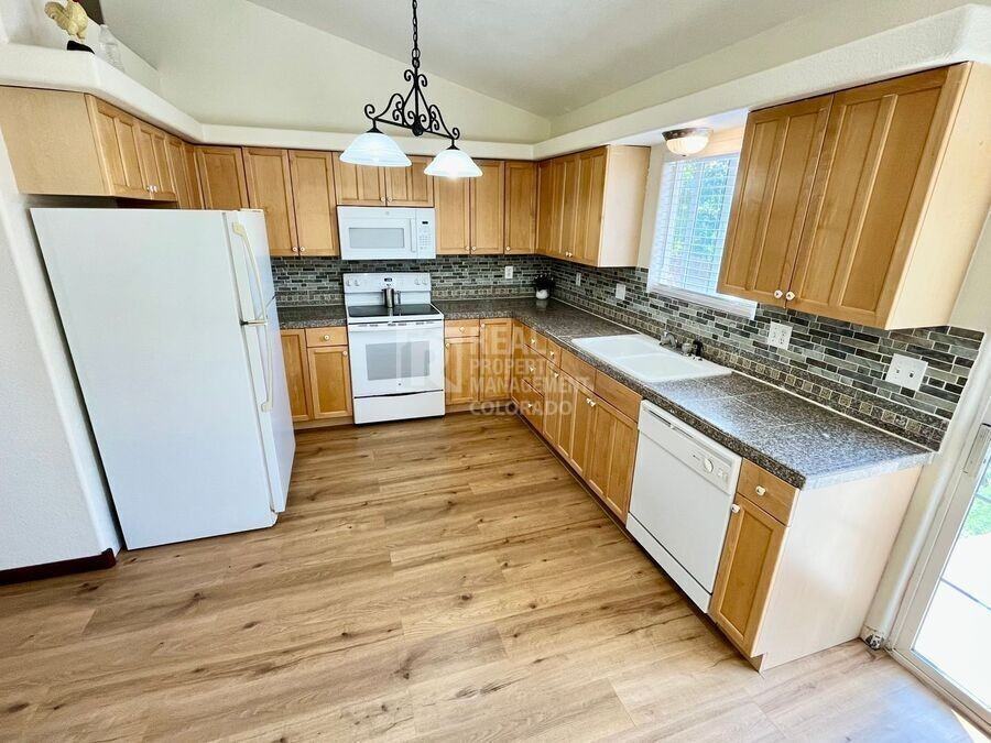 112 8th St - Photo 3 of 13