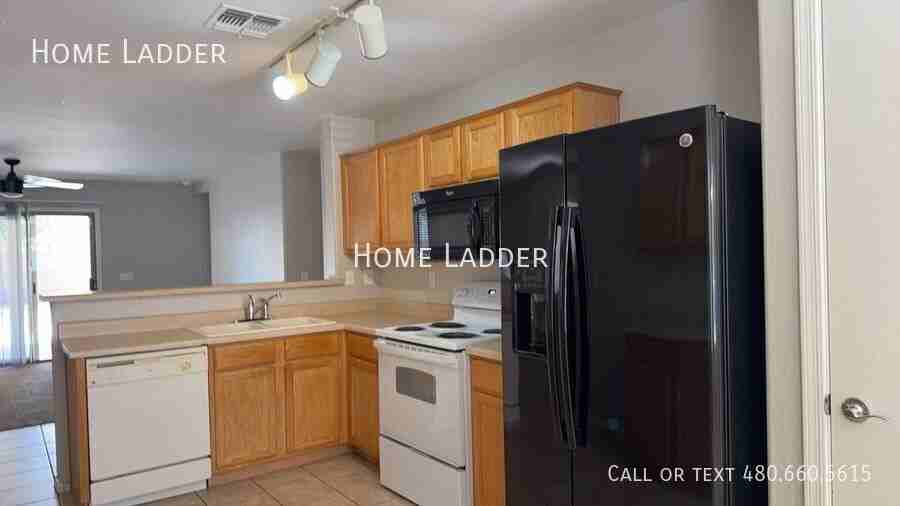 44871 W Gavilan Dr - Photo 3 of 17