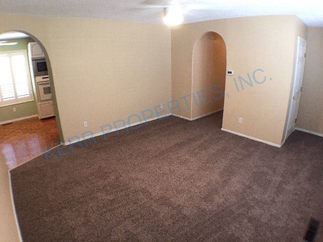 3022 Se 156th Ave - Photo 2 of 20