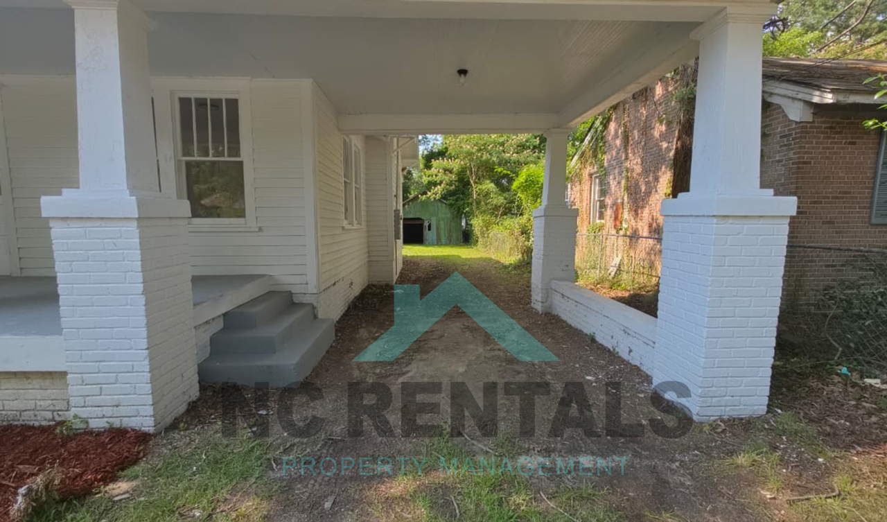 806 Long Ave - Photo 3 of 30