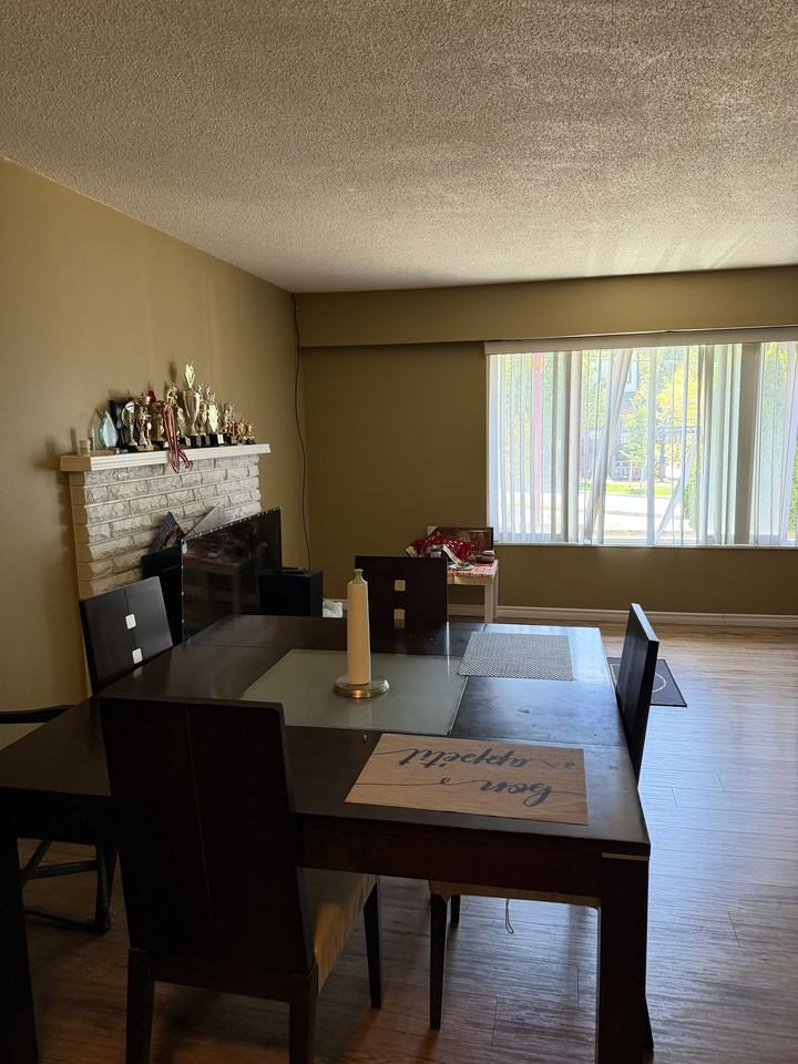 11135 72 Ave #1 - Photo 2 of 10