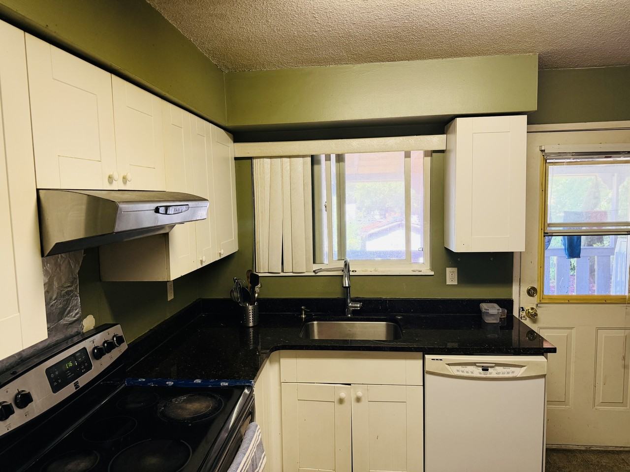 11135 72 Ave #1 - Photo 3 of 10