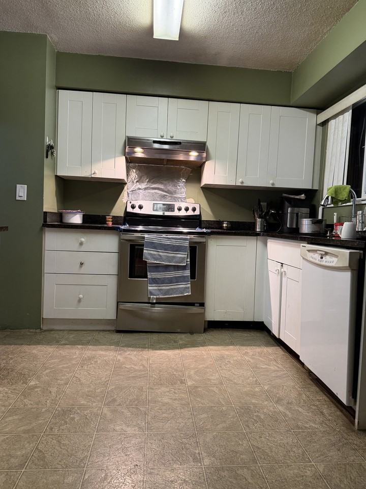 11135 72 Ave #1 - Photo 4 of 10