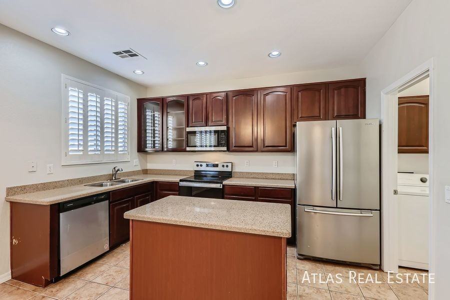 17456 W Mauna Loa Ln - Photo 3 of 16