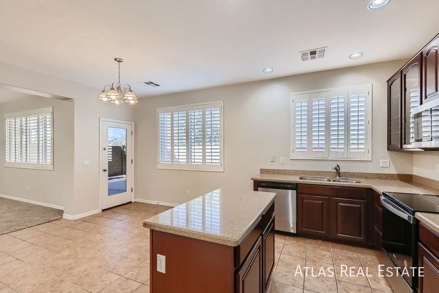 17456 W Mauna Loa Ln - Photo 5 of 16