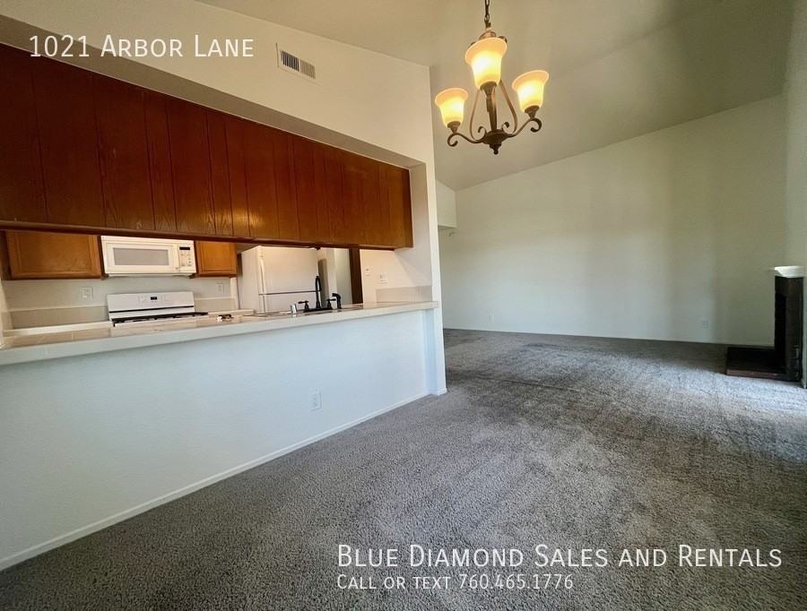 1021 Arbor Ln - Photo 6 of 29