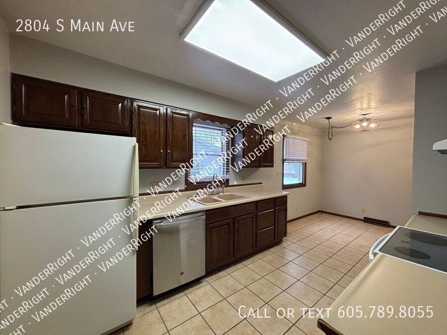 2804 S Main Ave - Photo 4 of 21