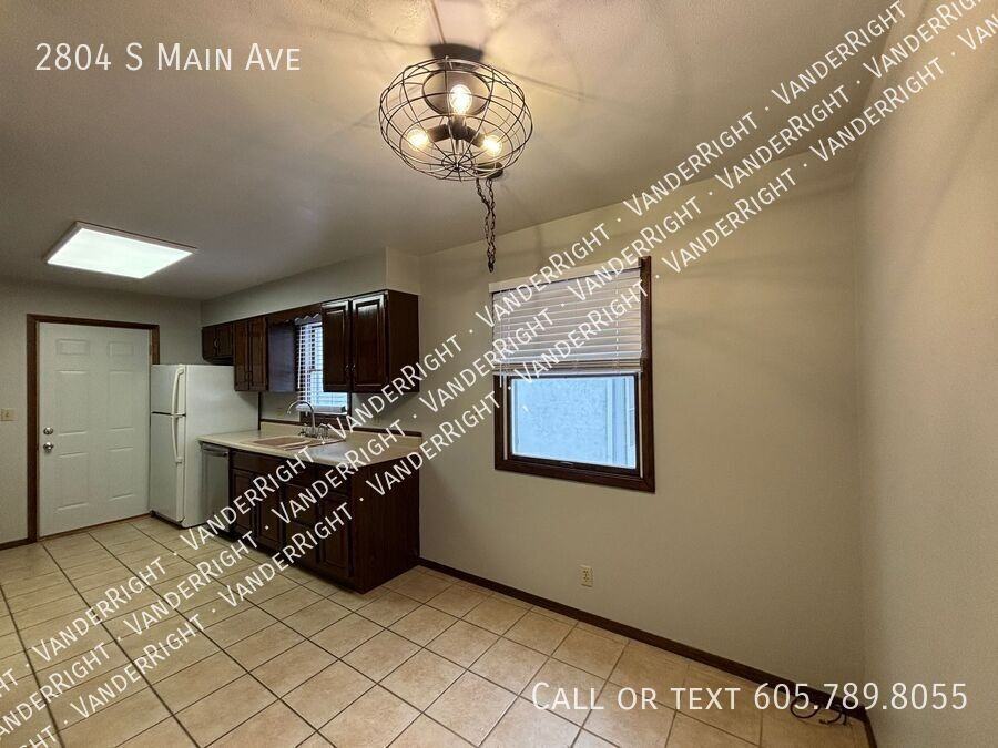 2804 S Main Ave - Photo 5 of 21