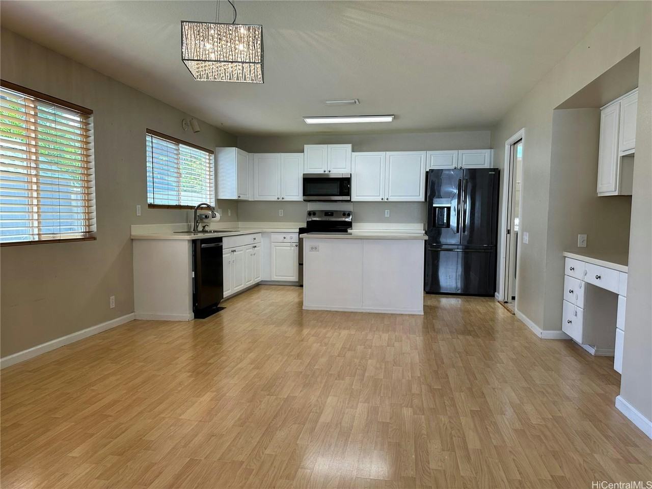 91-321 Ho'omalule Place - Photo 3 of 25