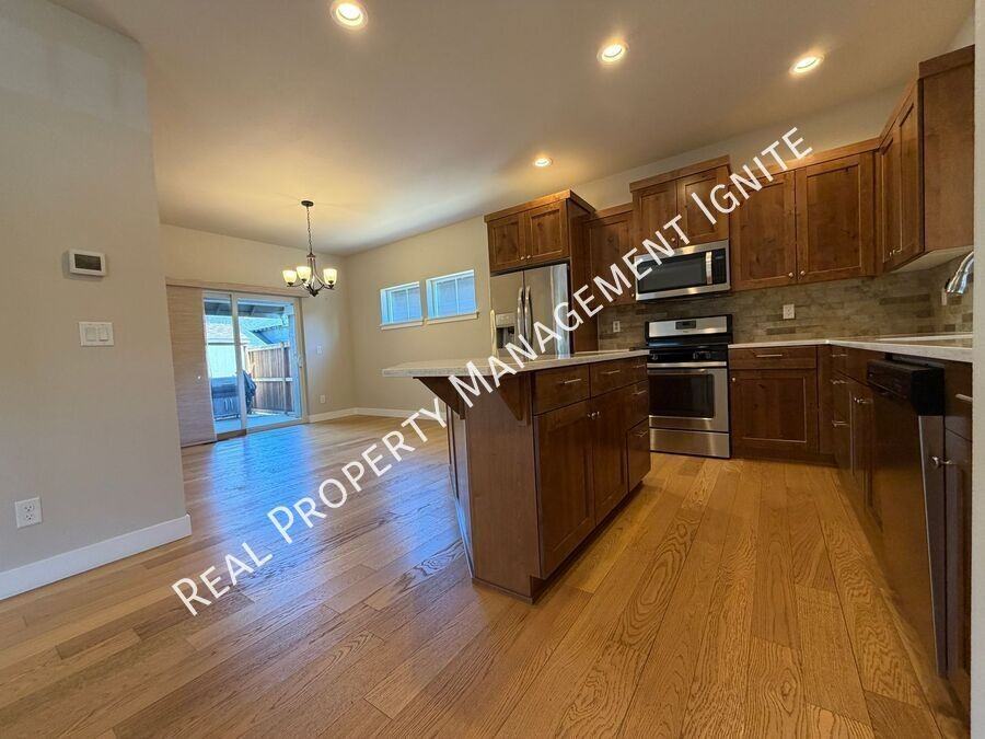 2713 Ne Black Oak Pl - Photo 2 of 25