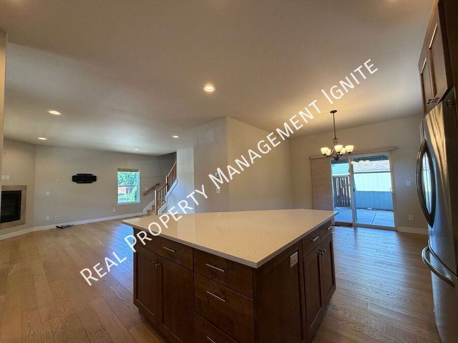 2713 Ne Black Oak Pl - Photo 5 of 25