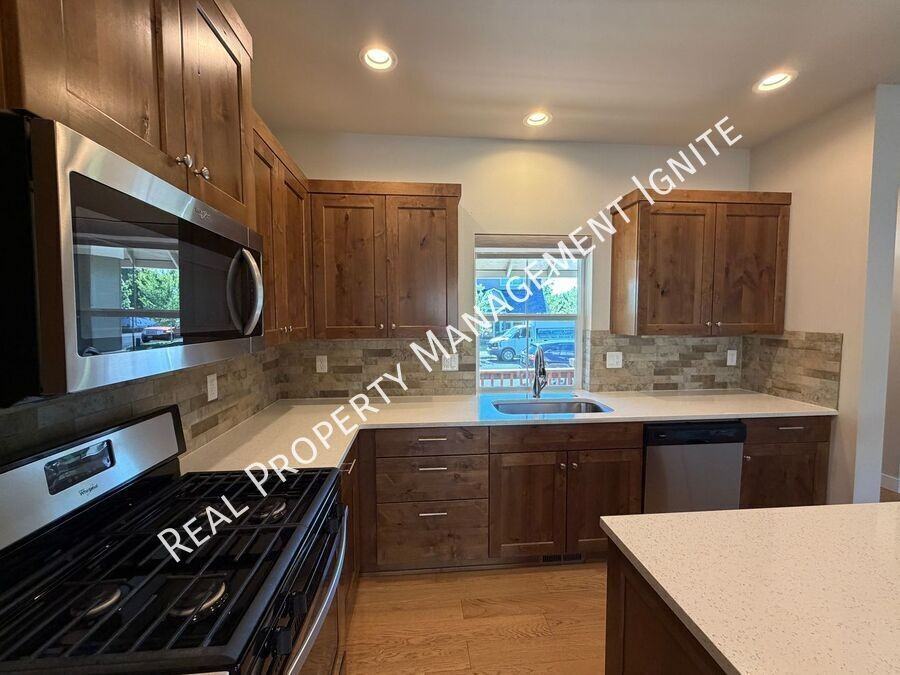 2713 Ne Black Oak Pl - Photo 6 of 25