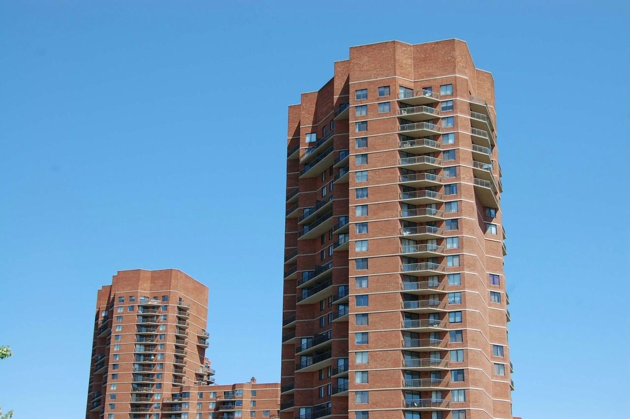 2436 Harmon Cove Tower - Photo 2 of 18