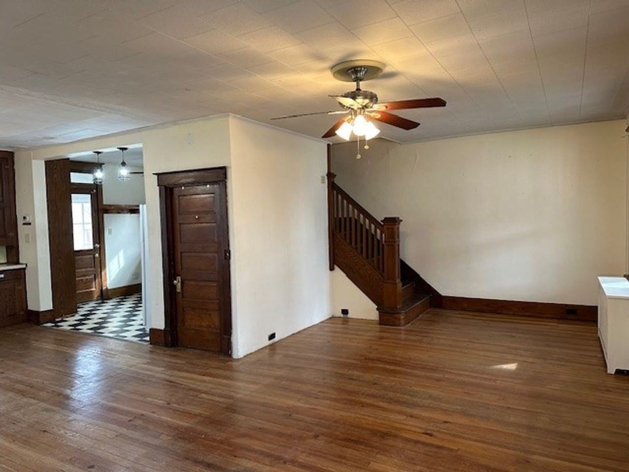303 E Main St - Photo 3 of 19