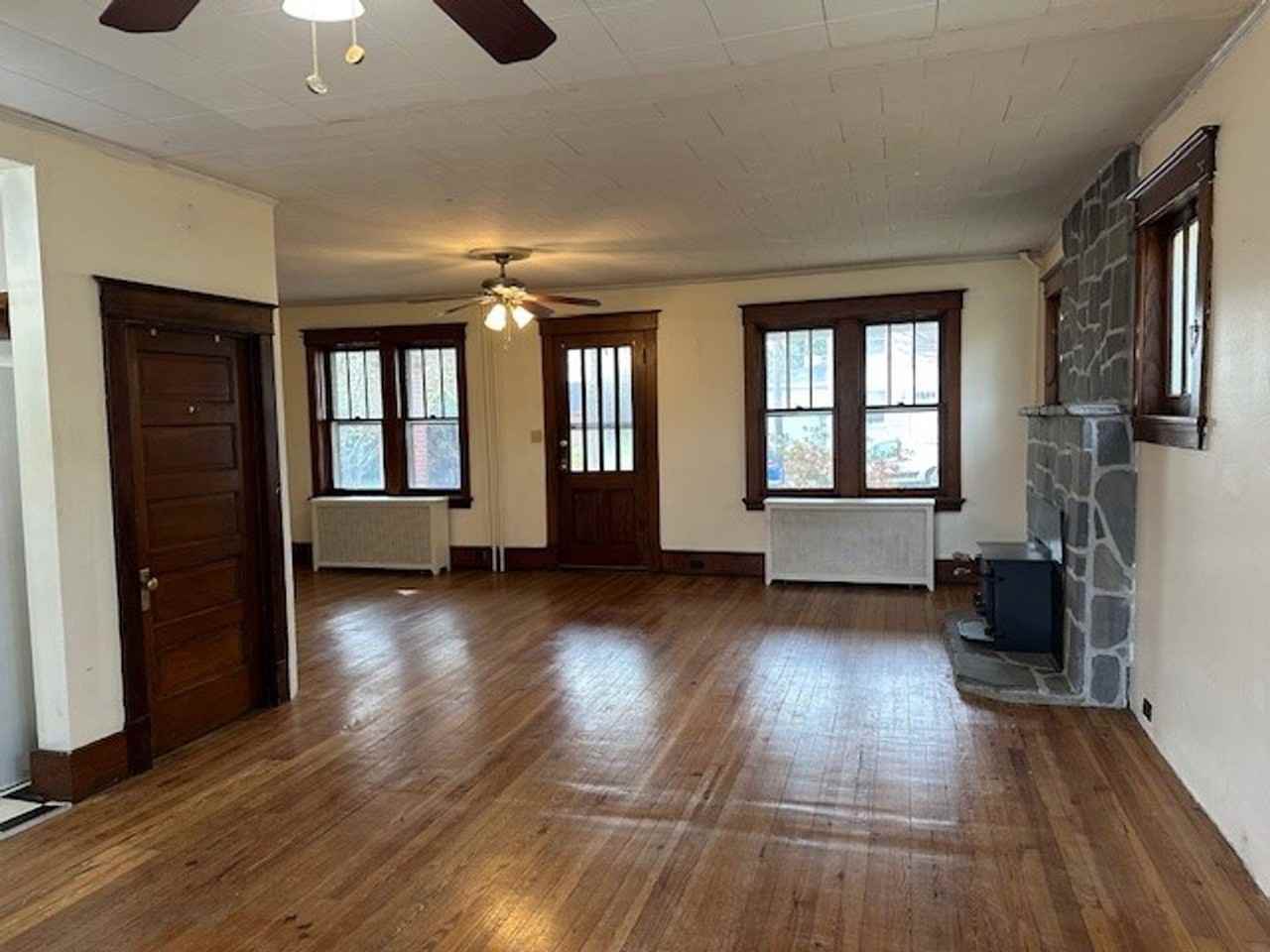 303 E Main St - Photo 5 of 19