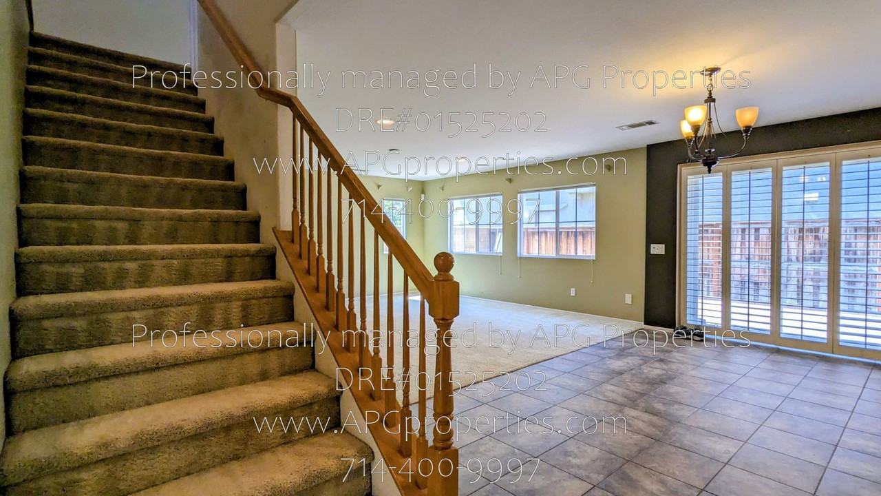 2439 N Cameo Ct - Photo 2 of 43