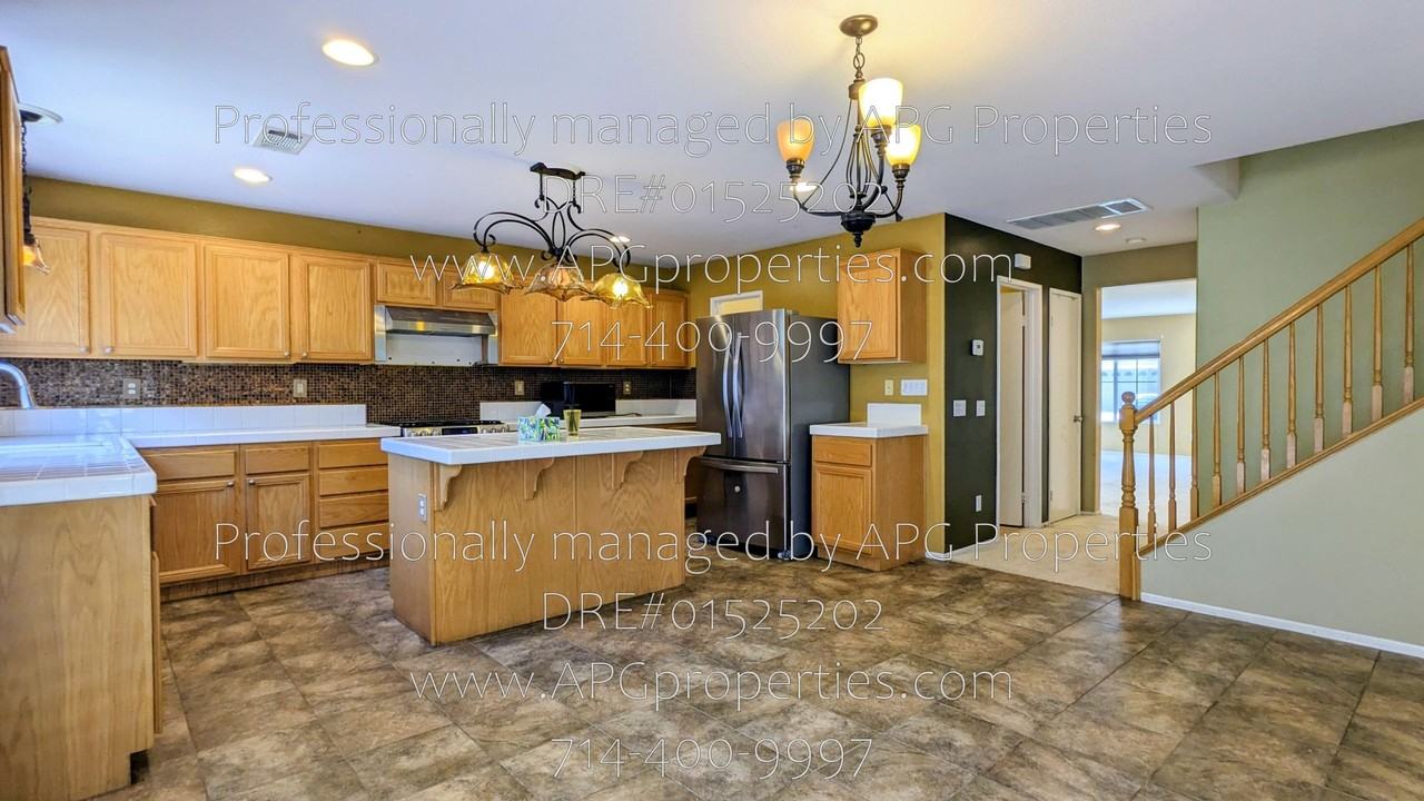 2439 N Cameo Ct - Photo 3 of 43