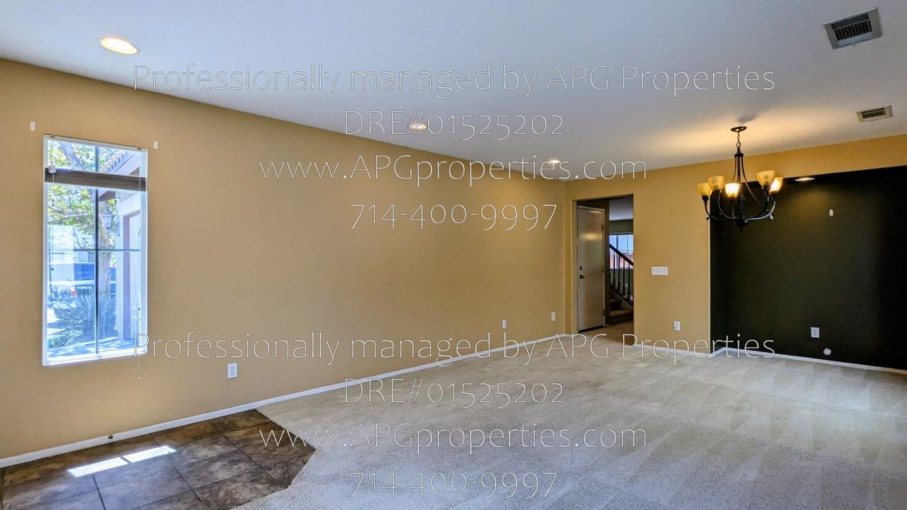 2439 N Cameo Ct - Photo 6 of 43