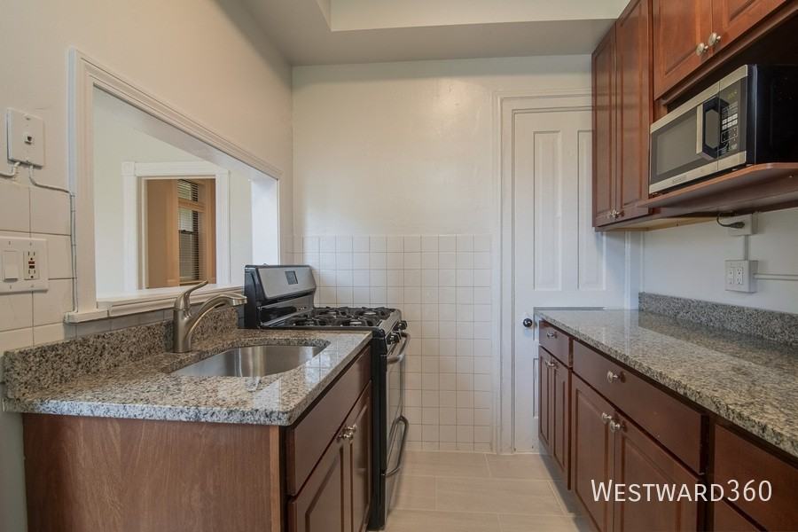 2056 N Halsted St #2F - Photo 3 of 8