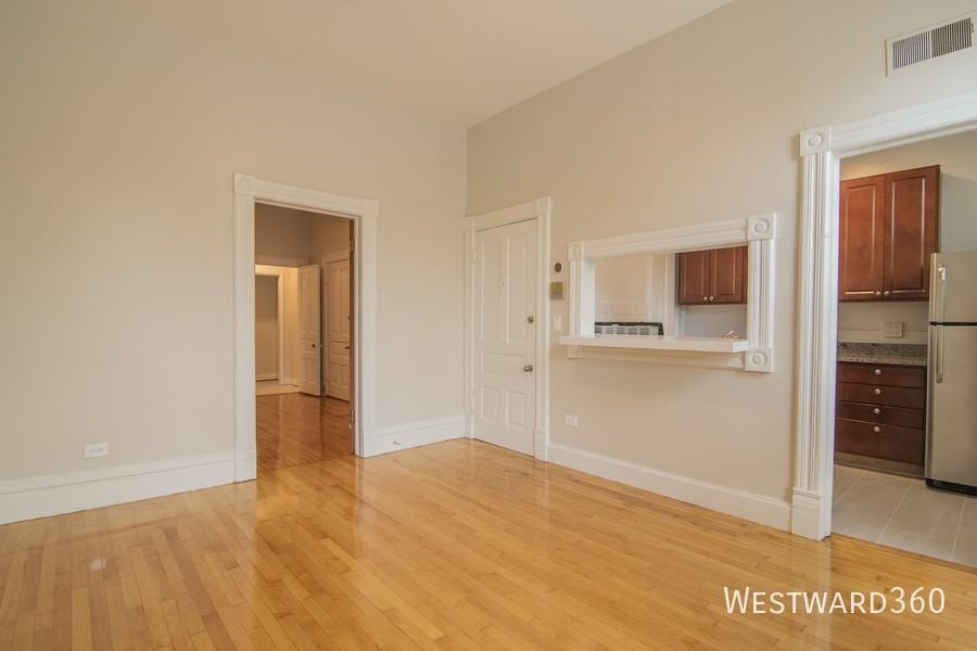 2056 N Halsted St #2F - Photo 4 of 8