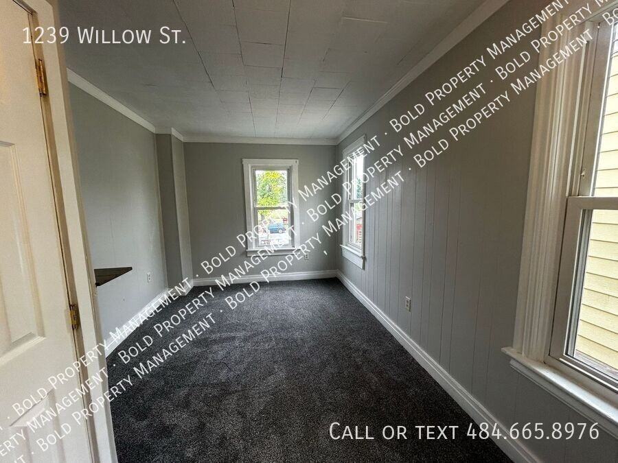 1239 Willow St - Photo 3 of 17