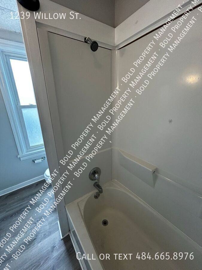 1239 Willow St - Photo 5 of 17