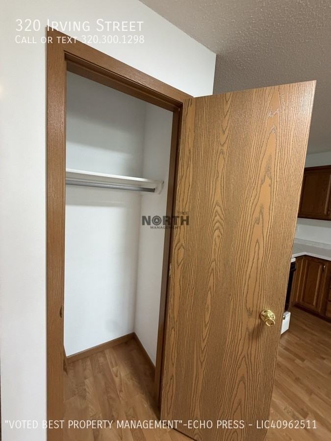320 Irving St - Photo 5 of 17
