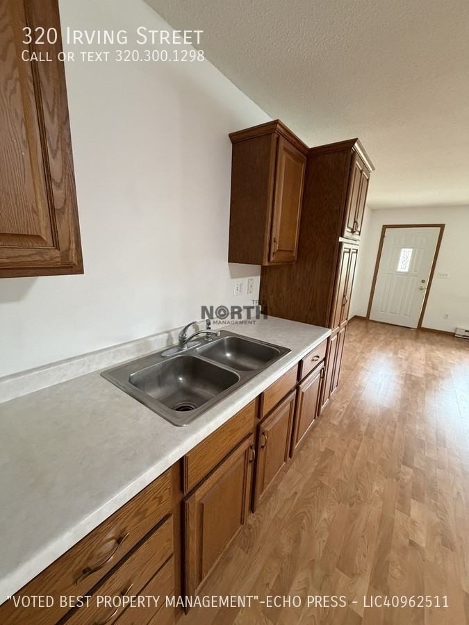 320 Irving St - Photo 7 of 17